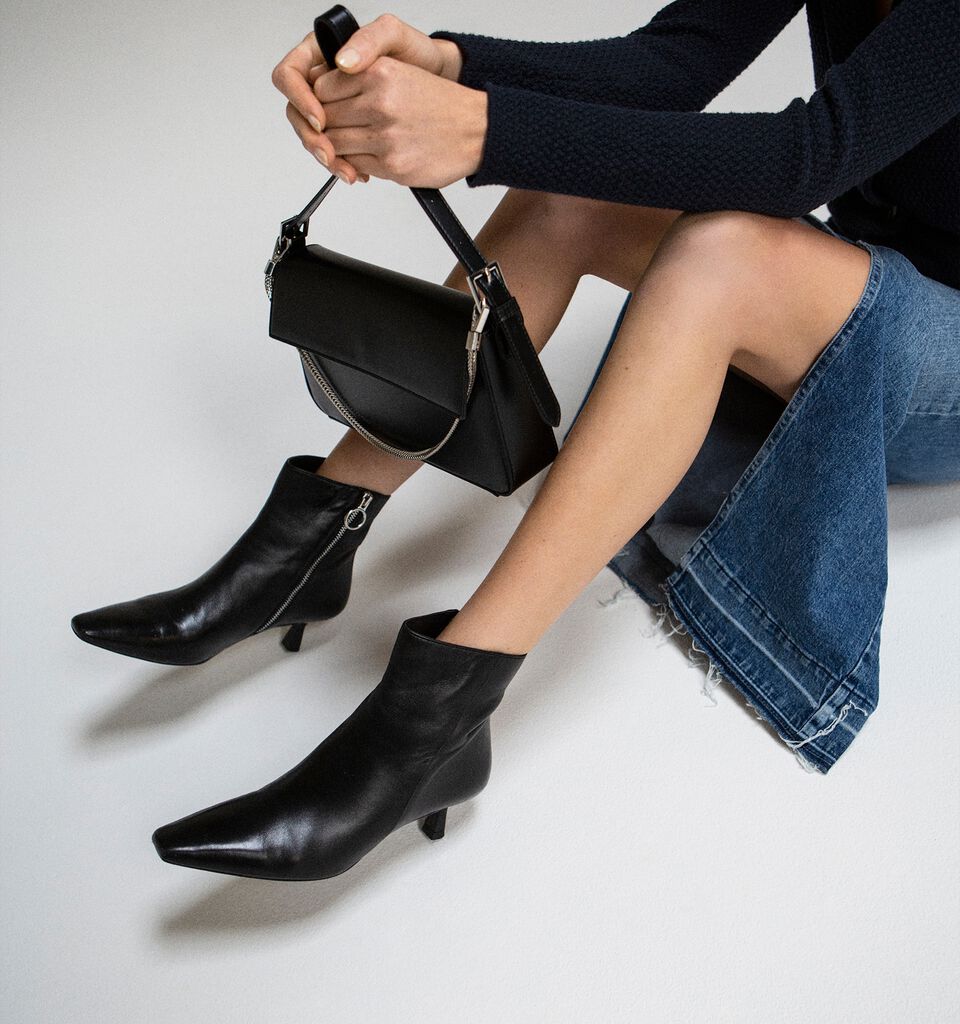 Leather ankle boots - women's boots and ankle boots - Black | Sisley image number 1